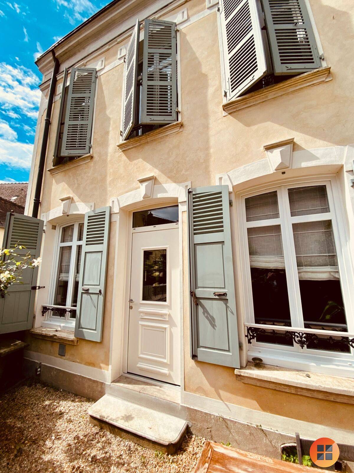 Pose de 2 portes traditionnelles de charme et authentique