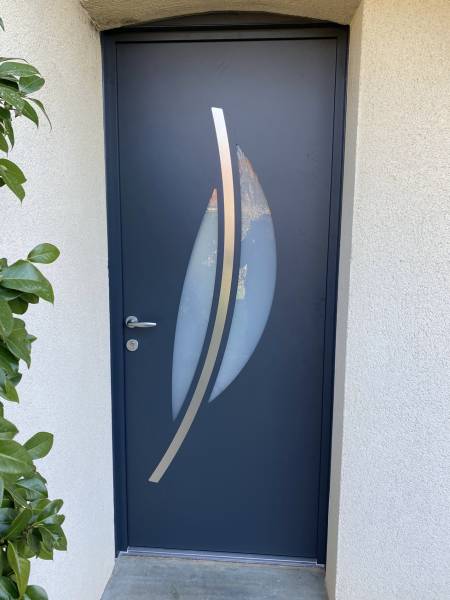 Pose d’une porte d’entrée aluminium EURADIF – Modèle Valériane 2 dans la région de Chartres 1