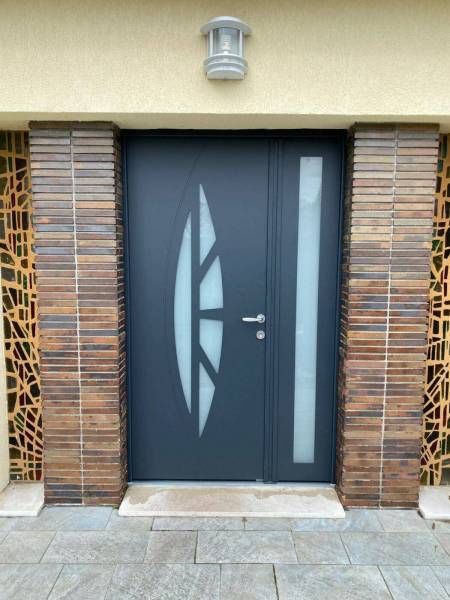 Installation d’une porte d’entrée aluminium à Champhol